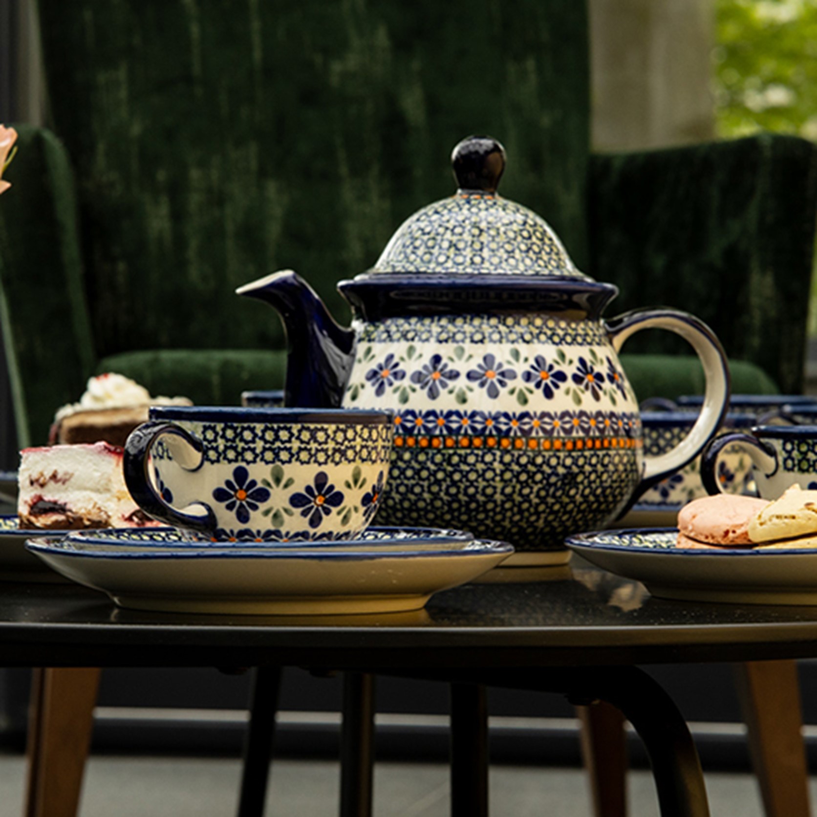 Mix and Match: Coordinating Polish Pottery with Your Decor