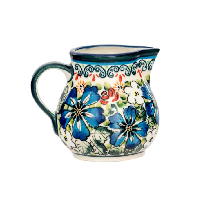 Eleganckie serwowanie mleka na stół